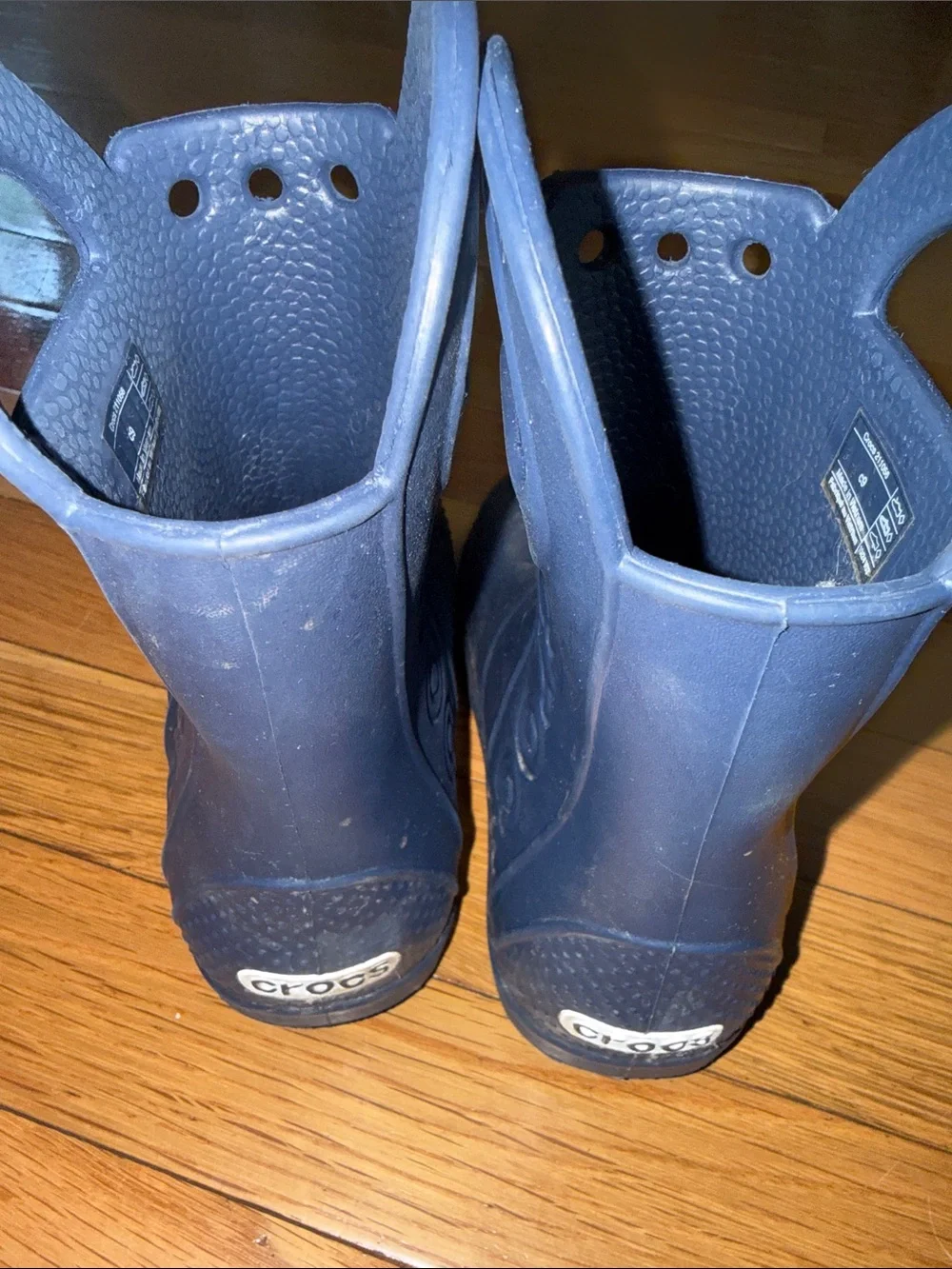 CROCS sturdy textured carrying